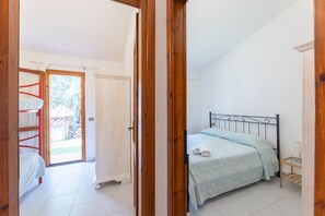 2 chambres, fer et planche à repasser, draps fournis