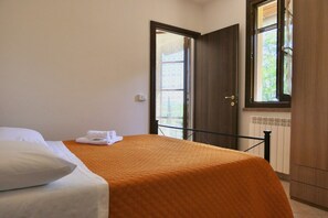 1 chambre, fer et planche Ă repasser, Wi-Fi, draps fournis