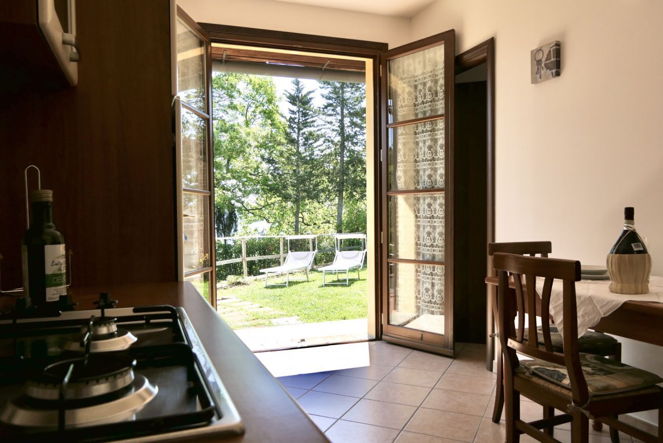 Fridge, oven, stovetop, coffee/tea maker