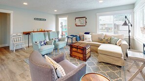 电视、壁炉、DVD 播放器