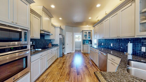 Private Pool, Golf Cart Included, Parking for 4 Vehicles