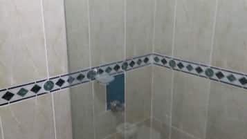 Standard-Doppel- oder -Zweibettzimmer | Badezimmer