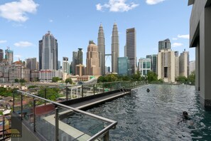 15 outdoor pools - Legasi Kampung Bharu Guesthouse (Kuala Lumpur)