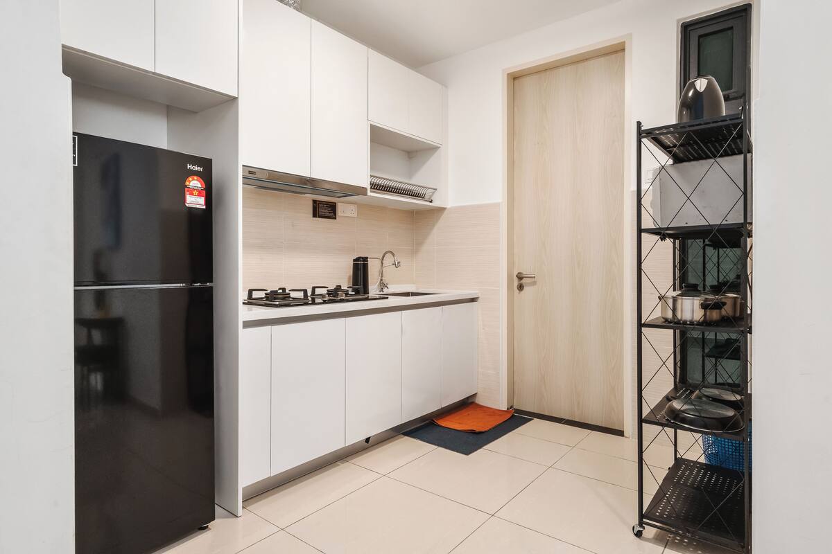 Comfort-studiolejlighed | Privat køkken | Køleskab, mikrobølgeovn, kogeplade, køkkentøj/tallerkener/redskaber