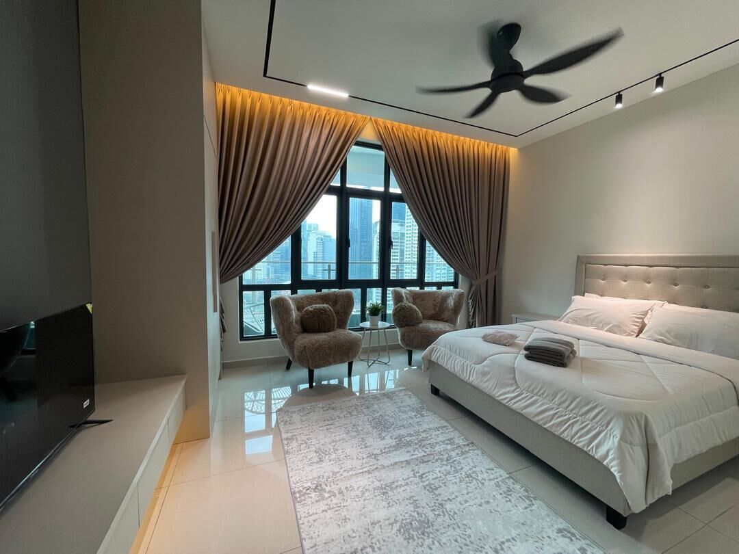 Design Suite, 3 Bedrooms, City View | Gebar bulu kapas, dihias secara berasingan 