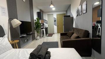 Standard Studio | 3 bedrooms, down comforters, blackout drapes, iron/ironing board