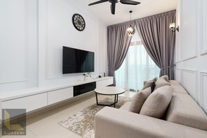 Romantic Suite, 3 Bedrooms, City View | Living area - Legasi Kampung Bharu Guesthouse (Kuala Lumpur)