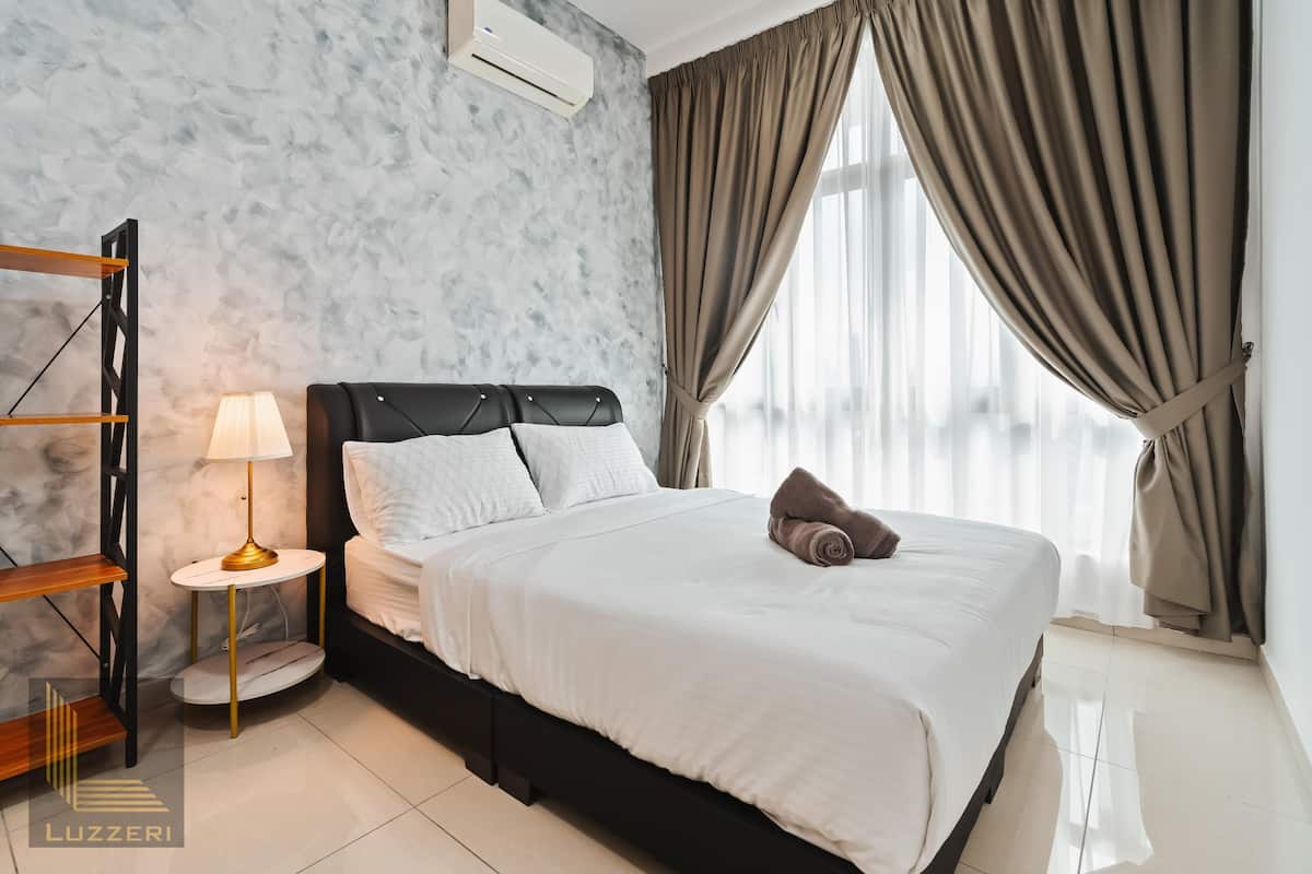 Deluxe suite, 3 slaapkamers, uitzicht op stad | 3 slaapkamers, donzen dekbedden, verduisterende gordijnen