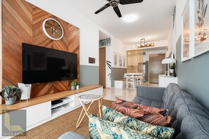 Departamento panorámico, 3 habitaciones, vista a la ciudad | Área de sala de estar