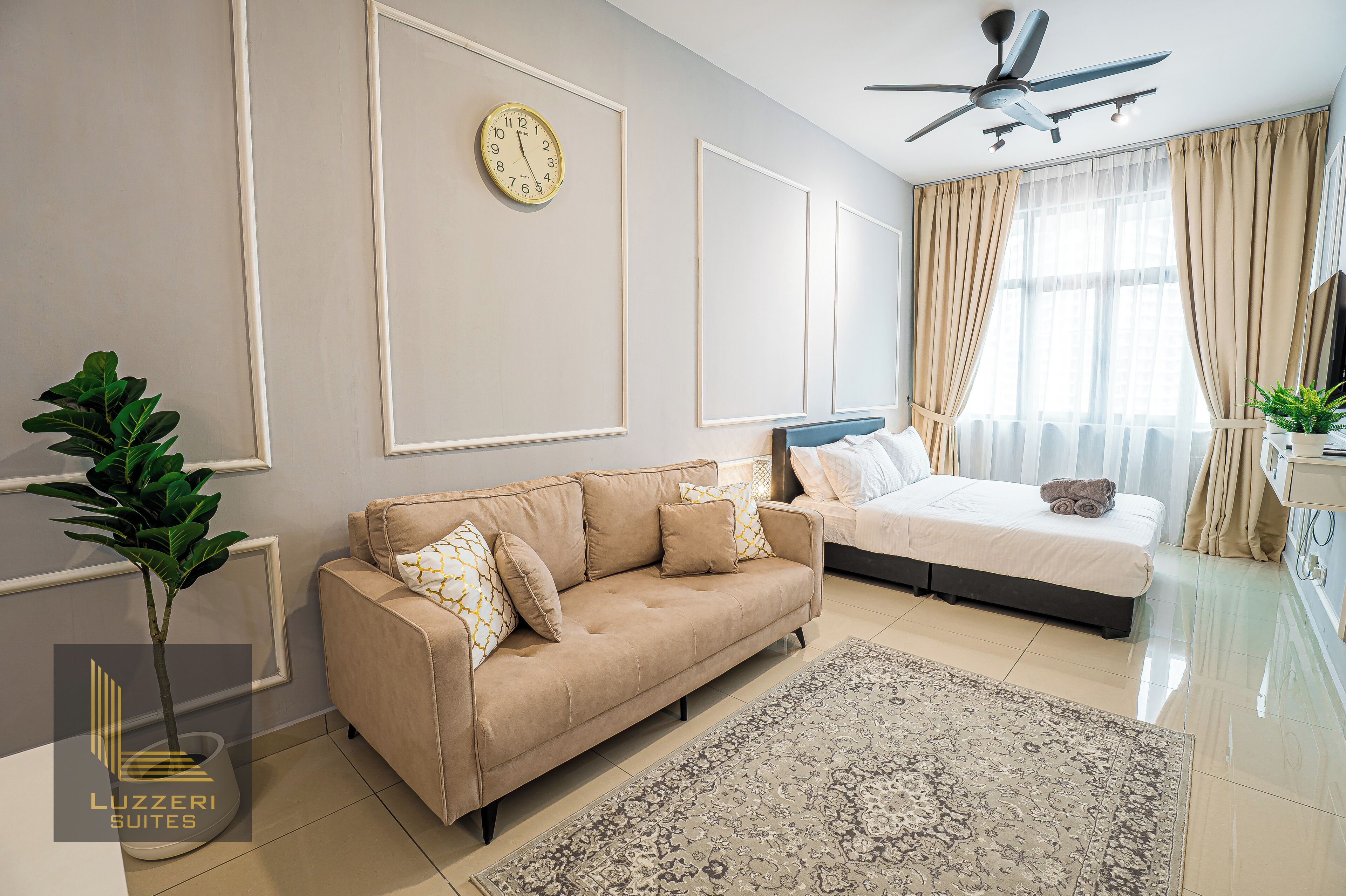 Estudio básico | Edredón, decoración personalizada y muebles diferentes 