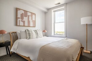 2 bedrooms, iron/ironing board, WiFi, bed sheets - Stunning South Loop 2BR nr L & Grant Park, by Blueground (Chicago)