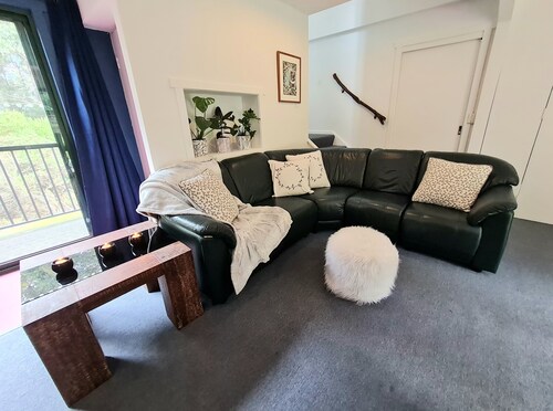 Family sized Forest cabin with outdoor bath,  fire,  only 50 minutes from Hobart