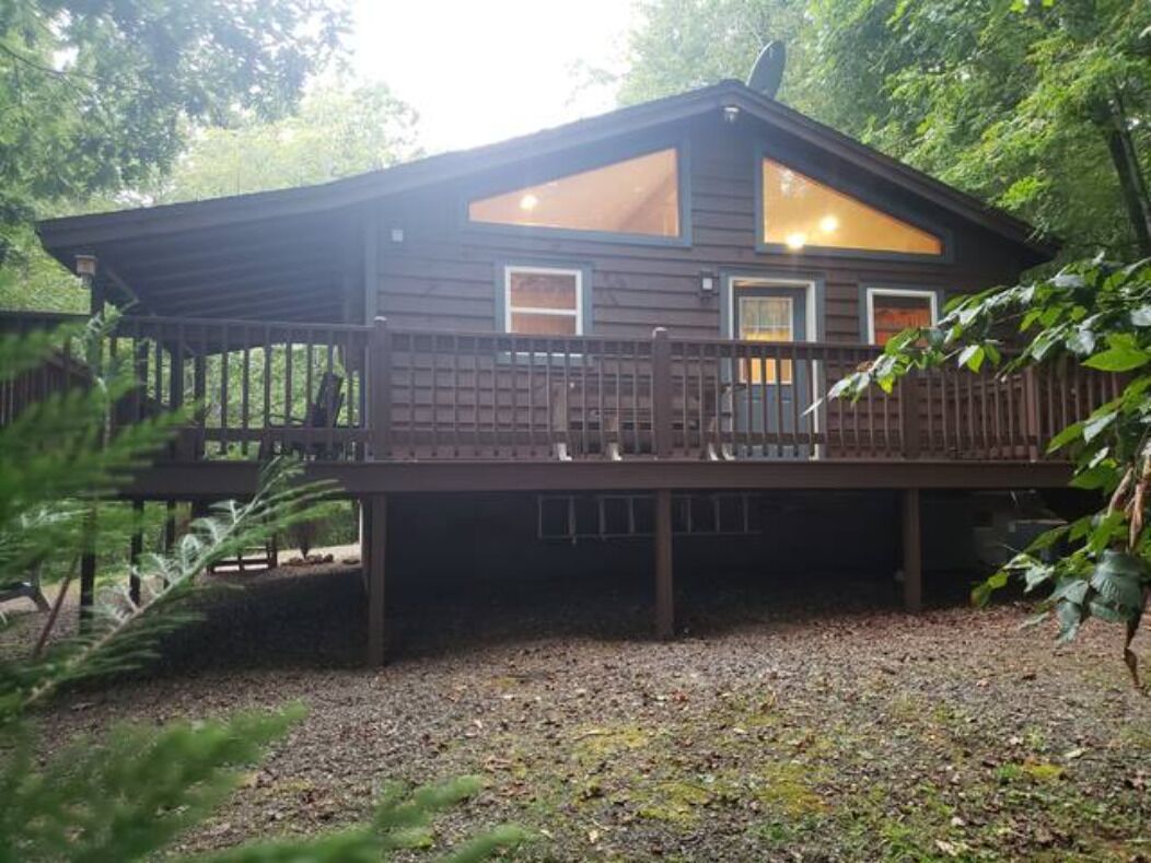 Cozy Cabin with Firepit, Central A/C 