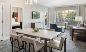 Interior - 15 minutes from Universal Orlando. Family size townhome and balcony. (Orlando)