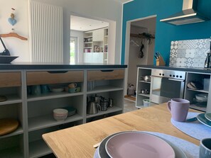 Kylskåp, ugn, spishäll och diskmaskin