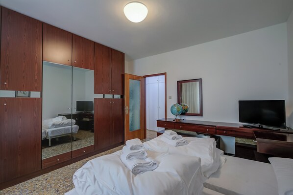 2 habitaciones, tabla de planchar con plancha y wifi gratis