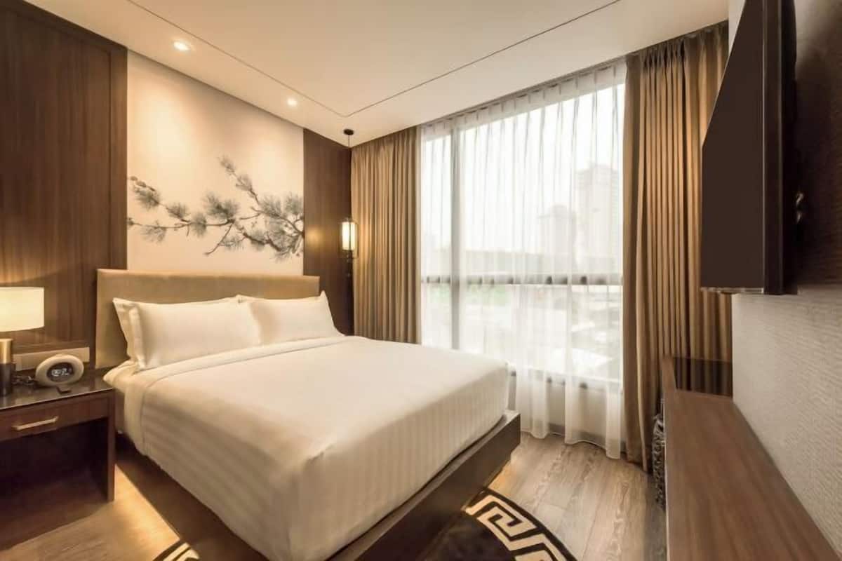 Escritorio, insonorización, wifi gratis y ropa de cama