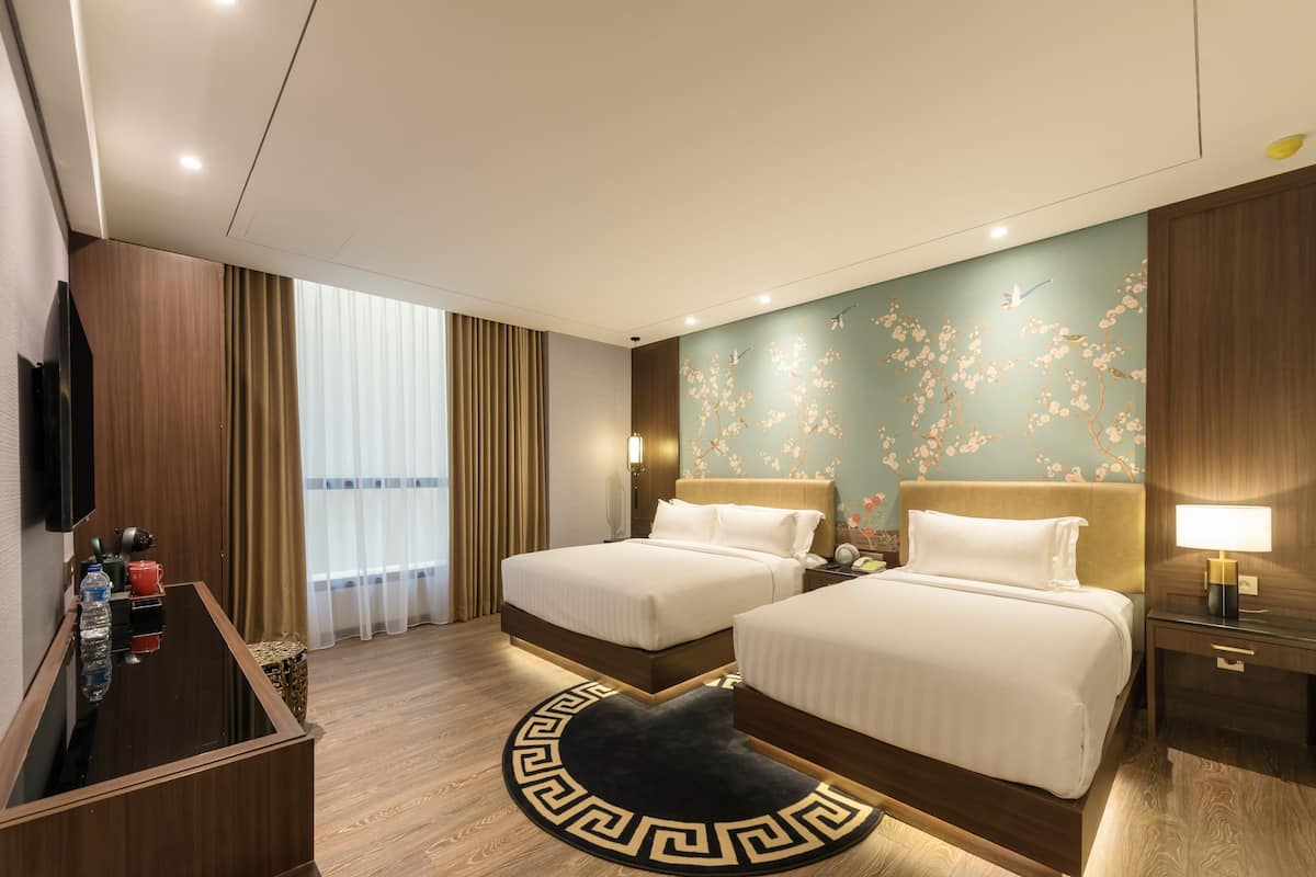 Habitación triple Deluxe | Escritorio, insonorización, wifi gratis y ropa de cama
