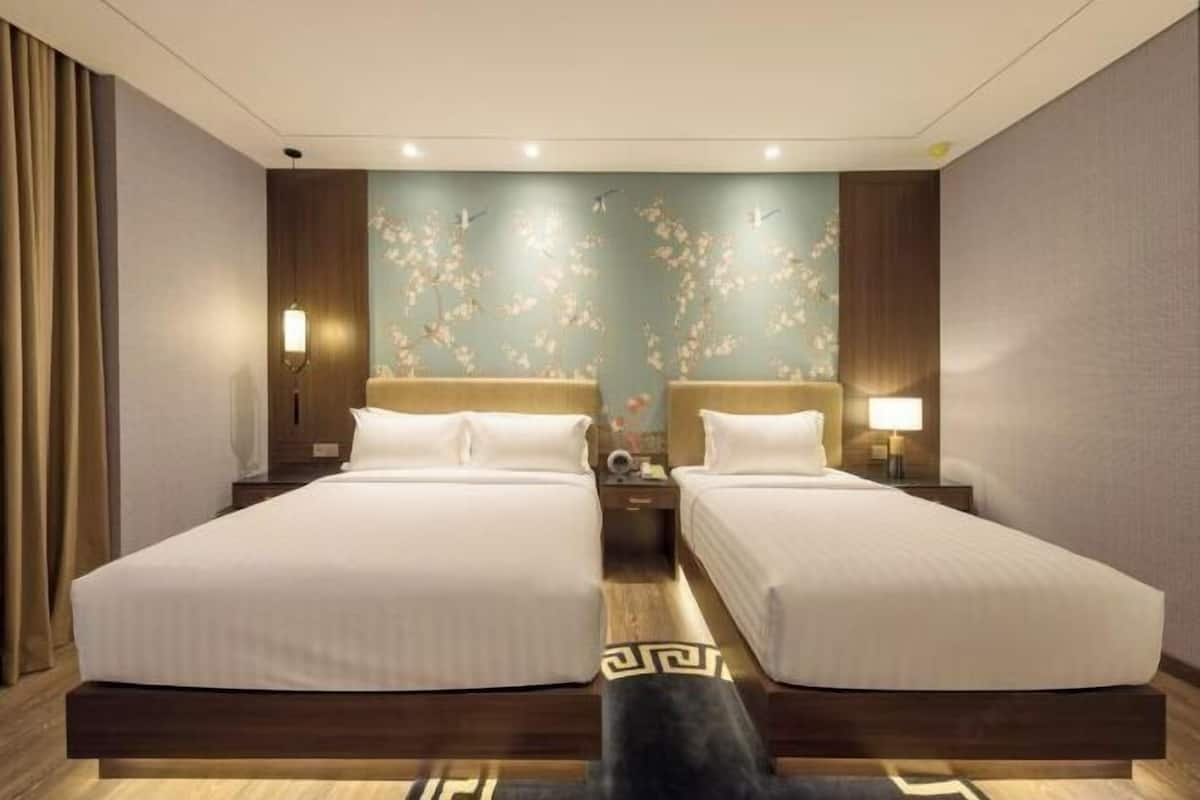 Escritorio, insonorización, wifi gratis y ropa de cama