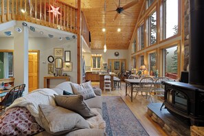 TV, fireplace - Relax, rejuvenate and recharge at Star Wrangler! (Westcliffe)