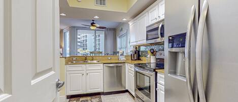 Køleskab, mikrobølgeovn, ovn, kogeplade