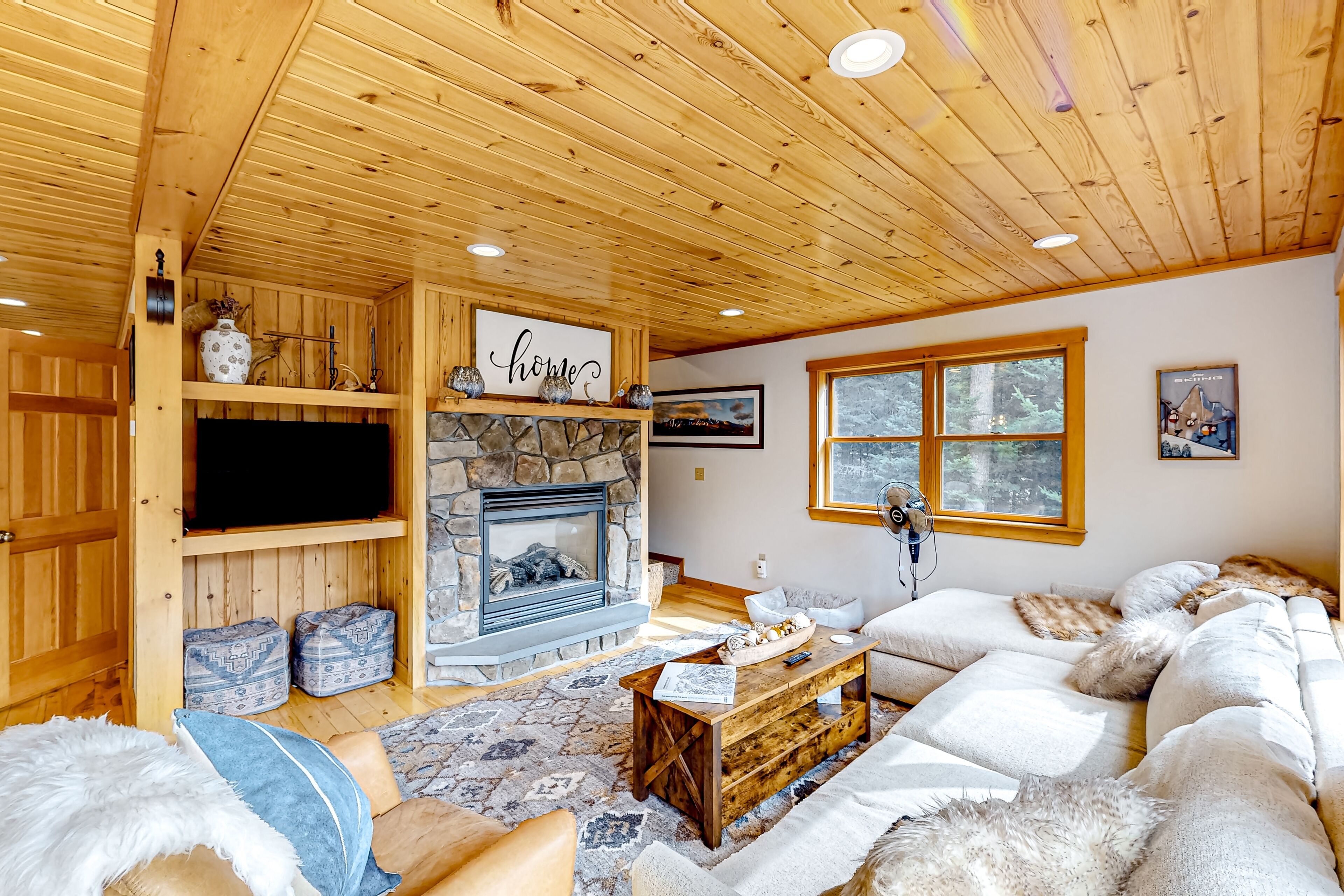Dog-friendly Sunday River retreat with hot tub, large yard, grill, washer/dryer