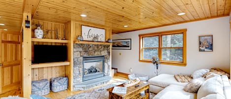 TV, fireplace, foosball, streaming services