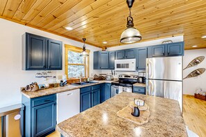 冰箱、微波炉、烤箱、炉灶