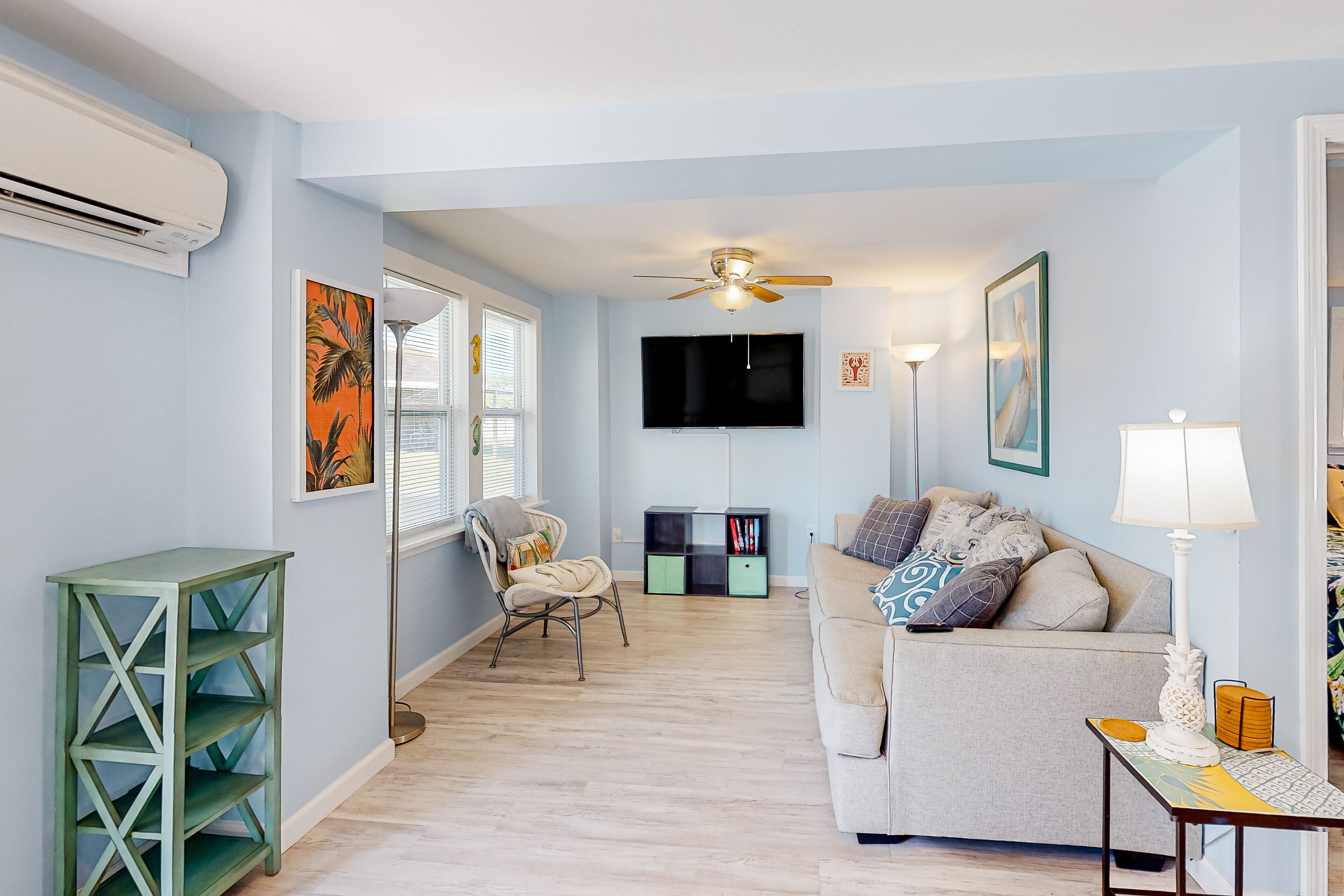 Dog-friendly retreat with a kitchen, patio, & laundry access - walk to the beach