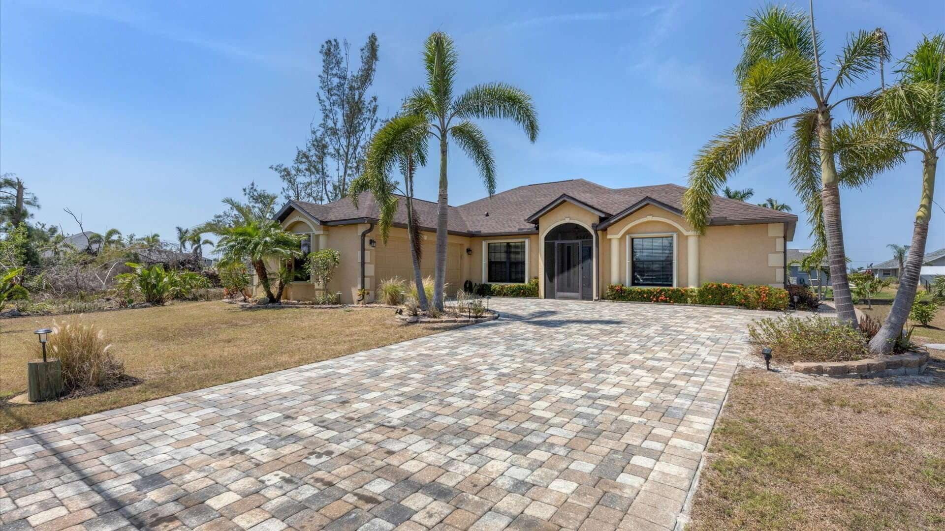 Elegant 3bd home right on canal (CH904)