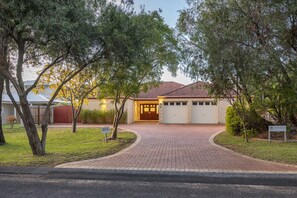 Exterior - Ocean Pines: beachside family favourite in quiet leafy street (Quindalup)