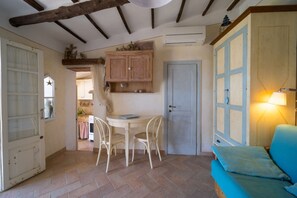 TV - Agave directly on the Forno beach with private parking space and large terrace by the sea (Portoferraio)