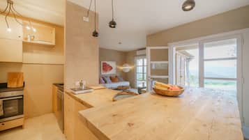 Jääkaappi, uuni, astianpesukone, pakastin