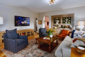 Smart TV, fireplace, books, offices