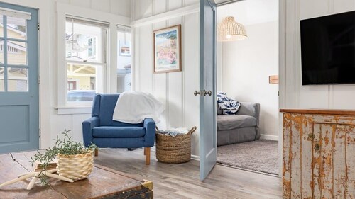 Begonia Beach Cottage- Dog Friendly