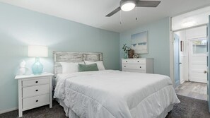 2 bedrooms, iron/ironing board, WiFi, bed sheets - Begonia Beach Cottage- Dog Friendly (Capitola)