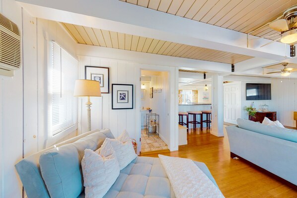 TV, books, streaming services - Edgewater Acres waterfront home with dock, bay access, & outdoor dining (Selbyville)