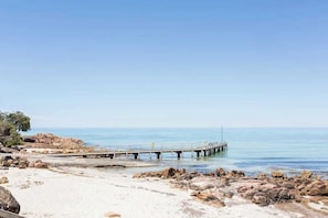 Una spiaggia nelle vicinanze