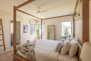 4 bedrooms, iron/ironing board, WiFi, bed sheets