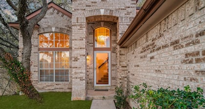 3B Villa, Pool, BBQ, Firepit, Mini Golf, Yard Games, Gym, Family & Pet Friendly