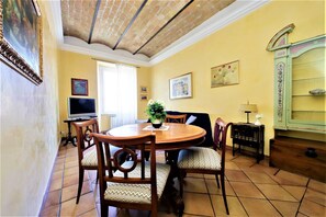 Dining - THE BALCONY AT THE COLOSSEUM: 2 BEDROOMS AND 2 BATHROOMS (ROMA)