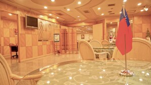 Lobby sitting area - Hwadu Hotel (Tainan)