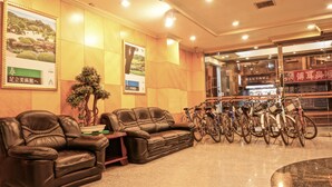Lobby sitting area - Hwadu Hotel (Tainan)