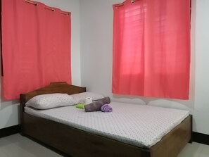 1 bedroom, free WiFi - Room#1 with Terrace 5 min walk to the Beach and to the Town center. (SAN VICENTE)