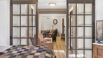 3 makuuhuonetta, silitysrauta/-lauta, ilmainen Wi-Fi, vuodevaatteet