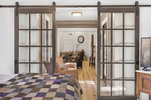 Octagon of the Ozark's. 10 minutes from Springfield! Remote feel, yet close.