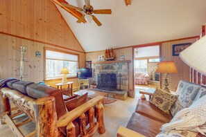 TV, fireplace, DVD player