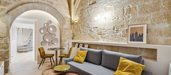 Beautiful and very quiet historical apartment located in the hyper center