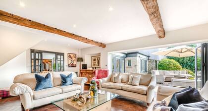 Six bed Cotswold Holiday Home - Cross Keys Cottage