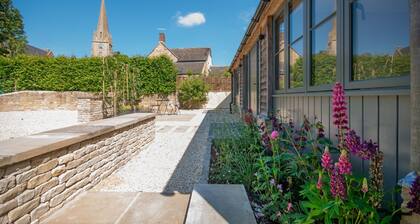 Three bedroom Cotswold holiday cottage - Steeple View